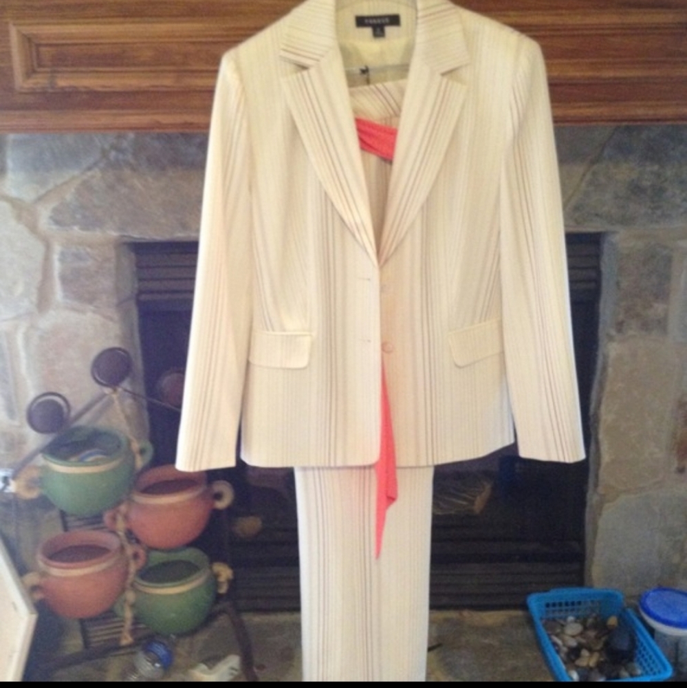 *****2 ladies suit jackets with 1 matching slack ***** - Picture 2 of 2